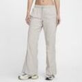 Nike Sportswear Collection Repel-Hose mit mittelhohem Bund und Reißverschluss (Damen) - Grau