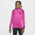 FC Chelsea Strike Third Nike Dri-FIT Fußball-Drill-Oberteil für ältere Kinder - Pink