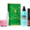 Benefit Angebote Geschenksets Extra Glam Infused - Beauty Weihnachtsset für einen Full-Face-Look Fan Fest auffächernde & volumenspendende Mascara 8,5 gr. + The POREfessional Super Setter langanhaltendes Make-up-Settingspray 30 ml + 24-HR Brow Setter transparentes, fixierendes Augenbrauengel 7 ml + Crystah Rouge in Erdbeerrosa 2,5 gr.