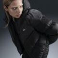 Nike Sportswear Windpuffer Storm-FIT Jacke mit lockerer Passform (Damen) - Schwarz