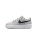 Nike Air Force 1 LV8 Schuh (ältere Kinder) - Grau