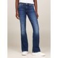 Bootcut-Jeans TOMMY JEANS "MADDIE MD BC DH5161" Gr. 34, Länge 32, blau (dunkelblau), Damen, Obermaterial: 98% Baumwolle, 2% Elasthan, unifarben, Jeans, mit Logo-Badge und Stickereien