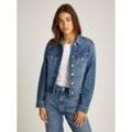 Jeansjacke TOMMY JEANS "CLASSIC TRUCKER JACKET AI6136", Damen, Gr. L (40), blau (denim medium), Denim/Jeans, Obermaterial: 99% Baumwolle, 1% Elasthan, unifarben, casual, normal hüftlang, Langarm 1-Knopf-Manschette, Jacken, mit typischen Trucker Details, mit Schmucksteinen