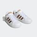 Sneaker ADIDAS SPORTSWEAR "GRAND COURT SUSTAINABLE LIFESTYLE COURT ELASTIC LACE AND TOP STRAP", Gr. 32, weiß (cloud weiß, cloud weiß, matte gold), Synthetik, Textil, sportlich, Schuhe, Design auf den Spuren des adidas Superstar