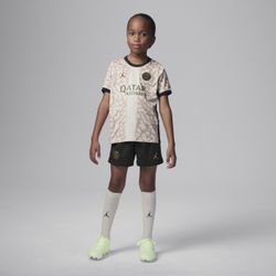 Paris Saint-Germain 2023/24 Fourth dreiteiliges Nike Fußballtrikot-Set für jüngere Kinder - Braun