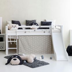 Hochbett HOPPEKIDS "«Pets Silbergrau»", weiß (weiß, silber cloud grau, weiß, weiß), B:101cm H:9cm L:208cm, Bett: 100% Massivholz, Nordische Kiefer, Rutsche: MDF, Vorhang: 100% Baumwolle, Matratze: Waterlily-Schaum mit vertikalen Lüftungsschlitzen, Matratzenbezug: 23% Bambus, 77% Polyester, gesteppt mit Thermowolle, Hochbetten, Hochbett, Rutsche & Vorhang Grau und viel Auswahl