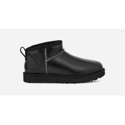 UGG® Classic Ultra Mini Leather Regenerate Boot für Damen in Black, Größe 36, Leder